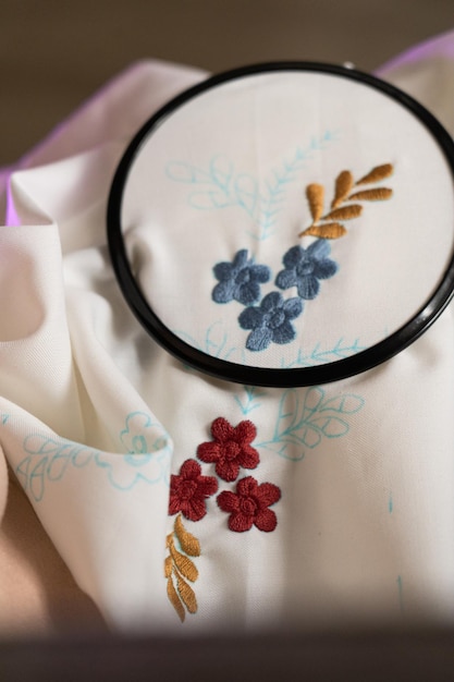 ręcznie haftowany fragment